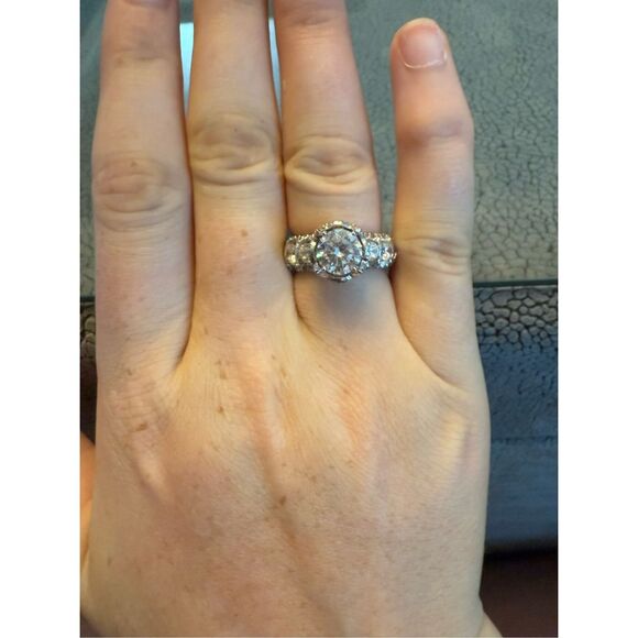 Traffic stopping engagement ring - Picture 1 of 4